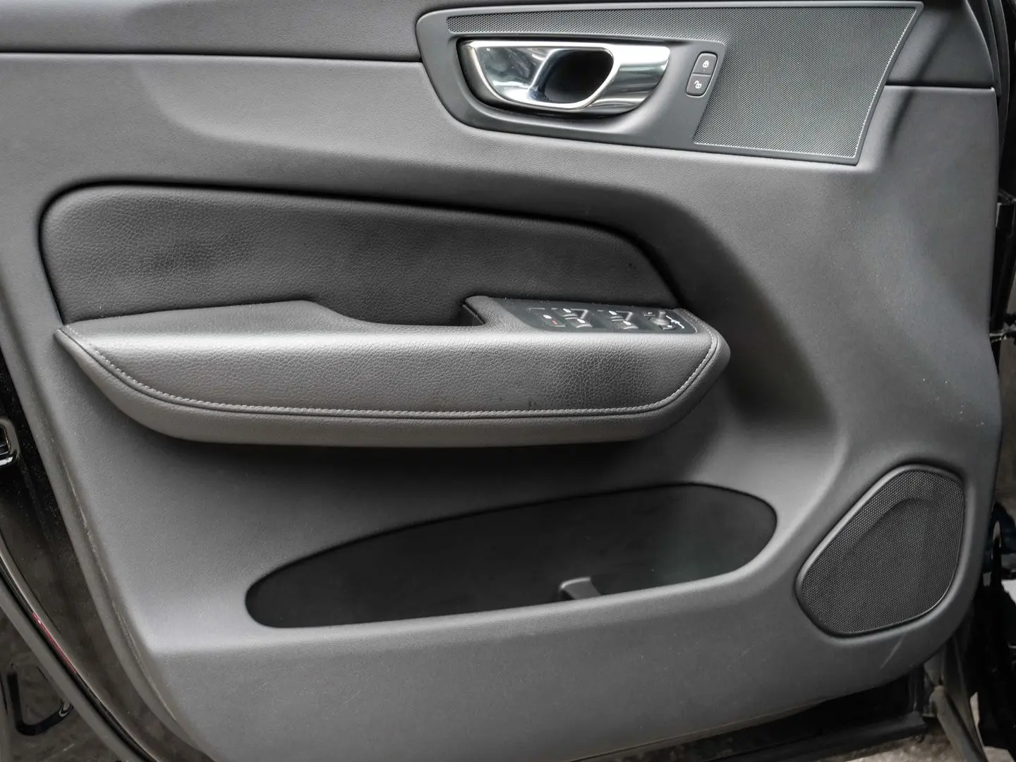 XC60 Momentum Pro 2WD D4 EU6d-T AHK Navi Leder D