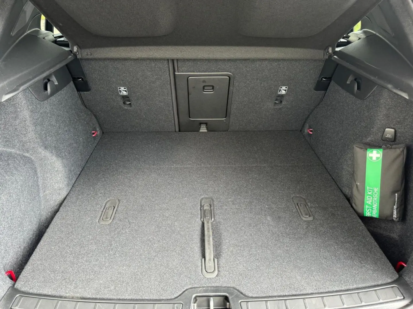 XC40 B4 Ultra Dark Pano inkl. Winterräder