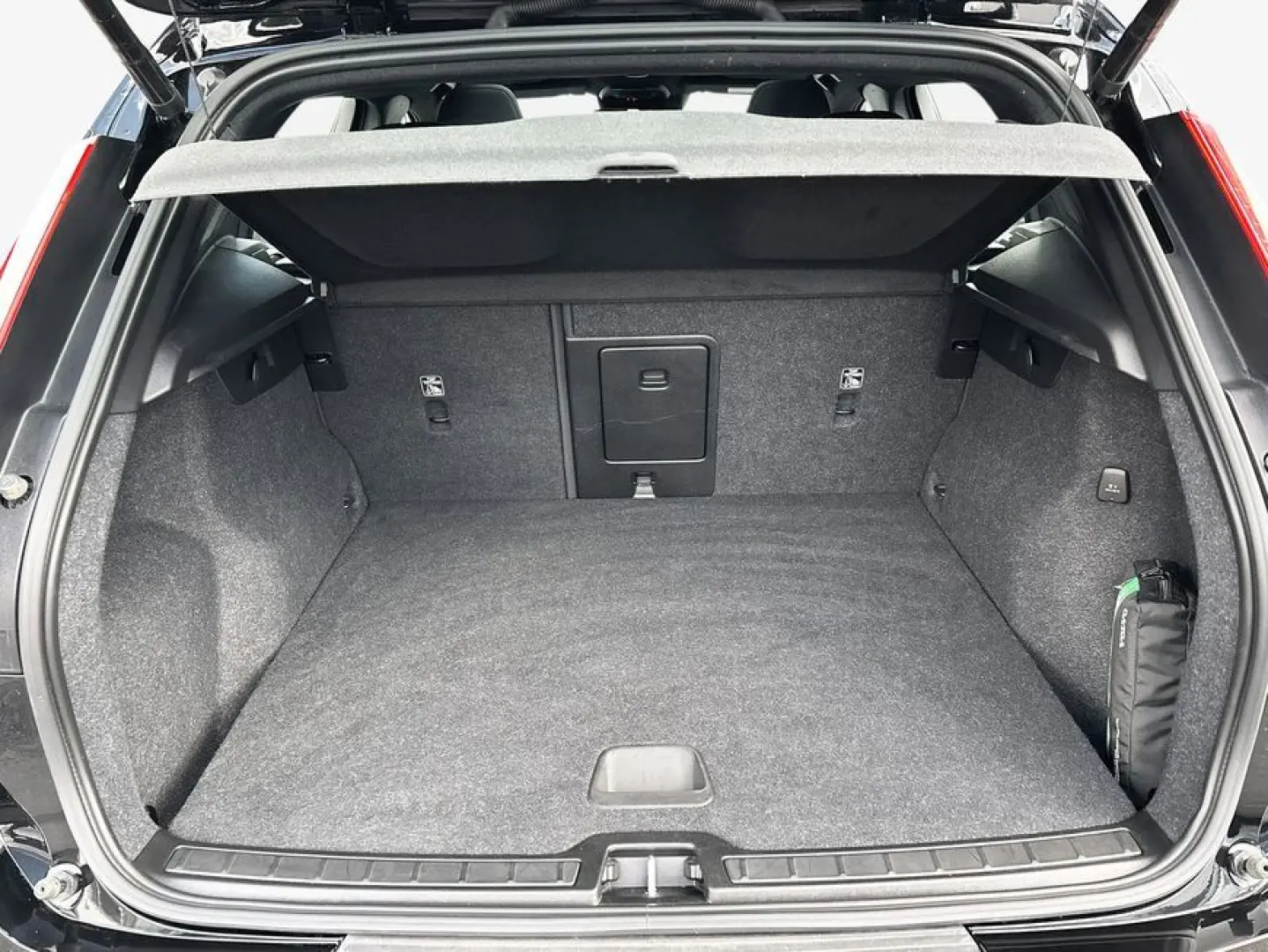 XC40 T5 Recharge DKG Ultimate Dark