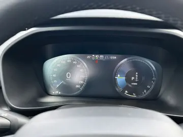 XC40 T5 Recharge DKG Ultimate Dark