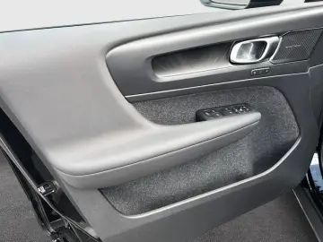 XC40 T5 Recharge DKG Ultimate Dark