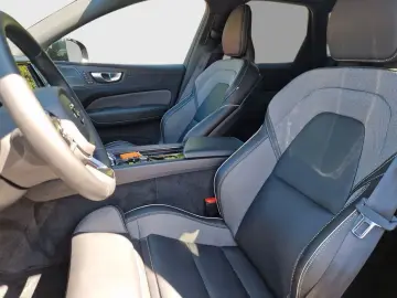XC60 B4 B Plus Dark