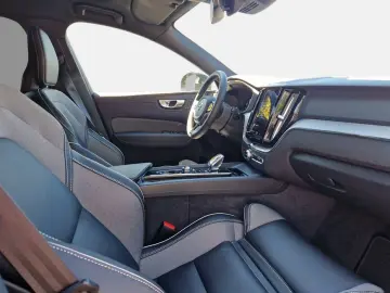 XC60 B4 B Plus Dark