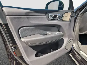 XC60 B4 B Plus Dark