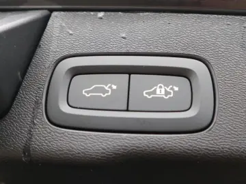 XC60 Plus T6 Plug-In Hybrid Klima