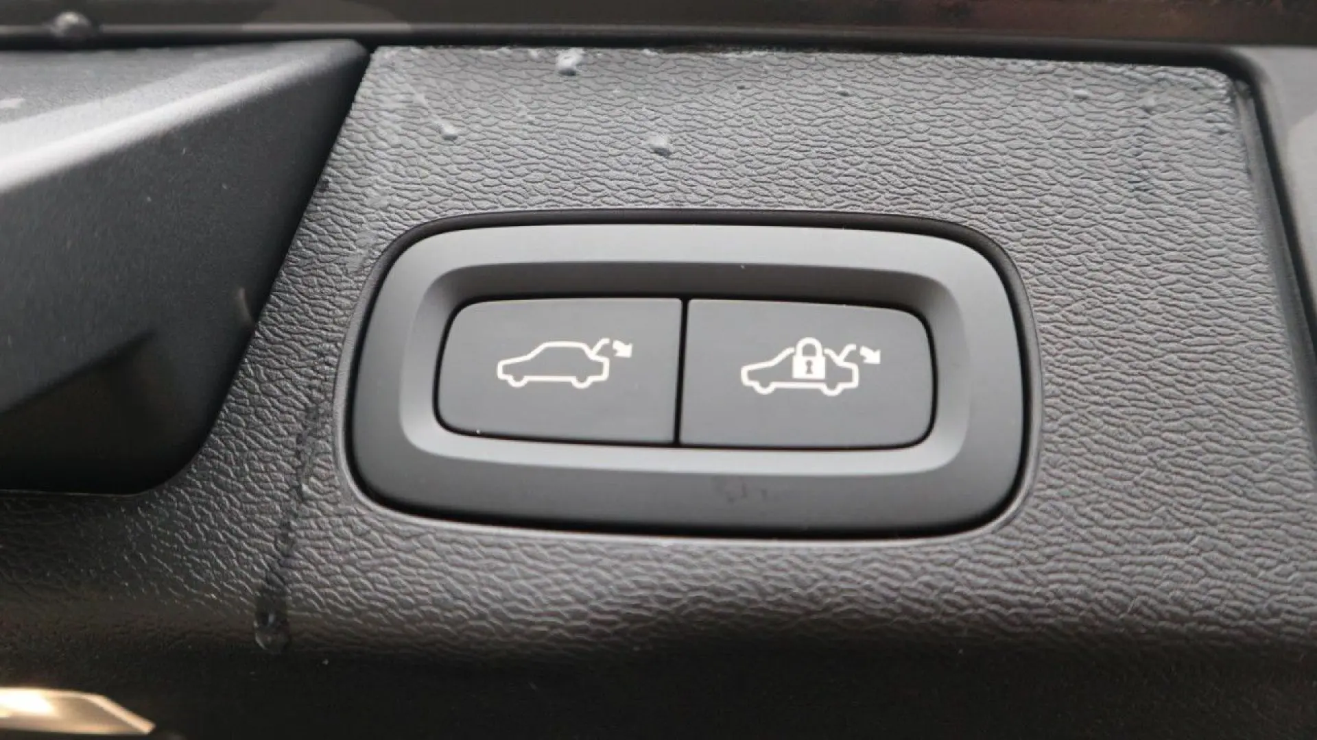 XC60 Plus T6 Plug-In Hybrid Klima