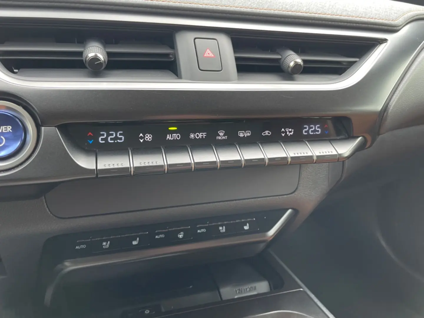 UX 300e **EXECUTIVE PAKET**