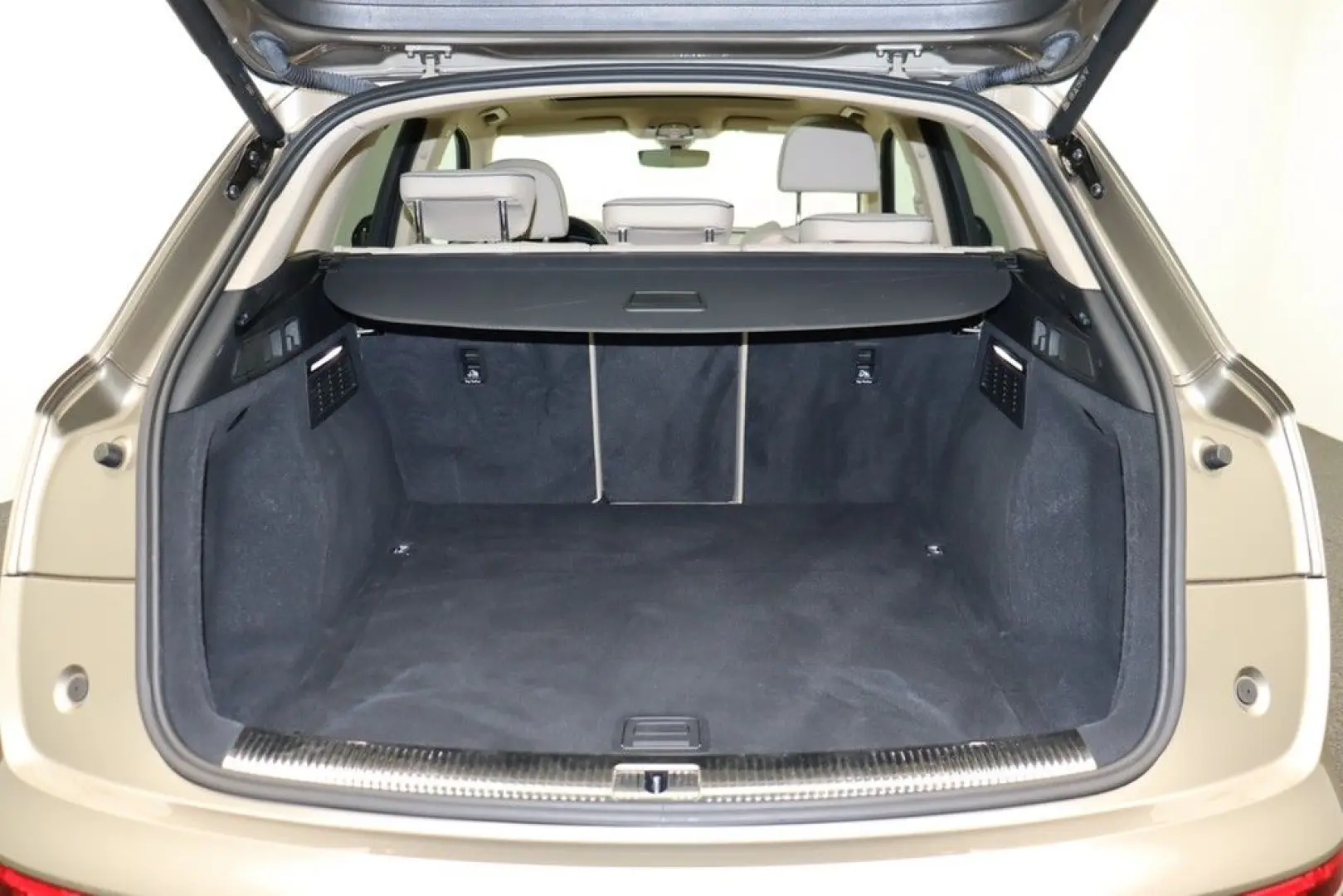 Q5 40 TDI quattro . Matrix Navi ACC HuD Pano