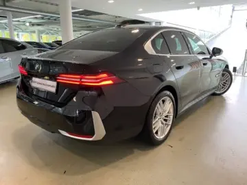 520 d xDrive StandHZG Sommer19'' ICONIC Sitzbelü