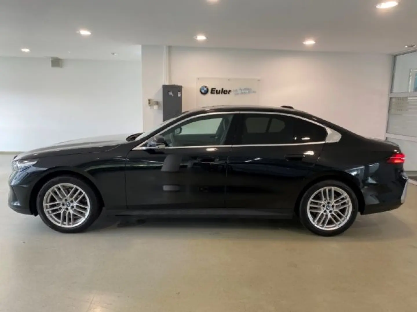 520 d xDrive StandHZG Sommer19'' ICONIC Sitzbelü