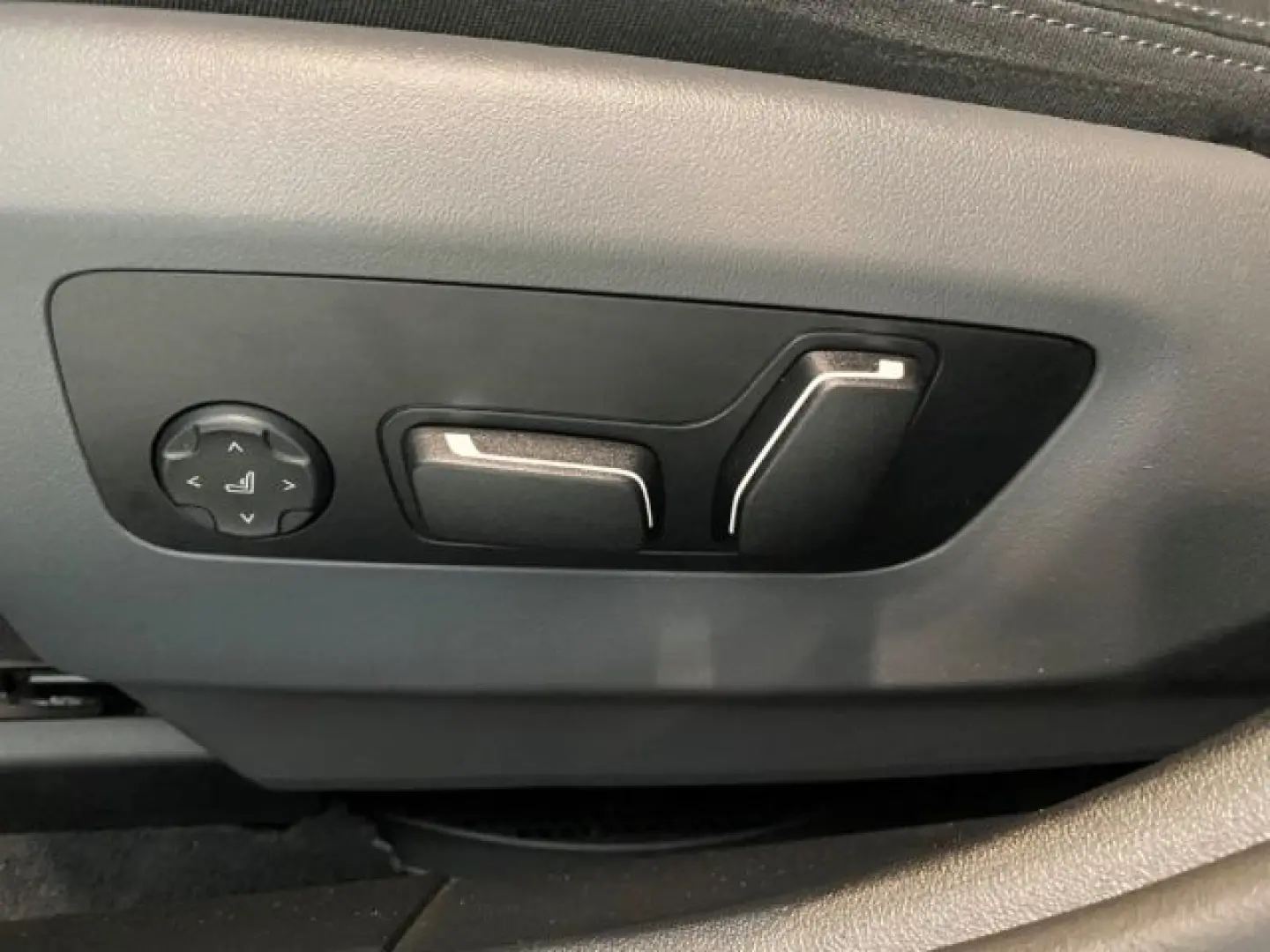 520 d xDrive StandHZG Sommer19'' ICONIC Sitzbelü