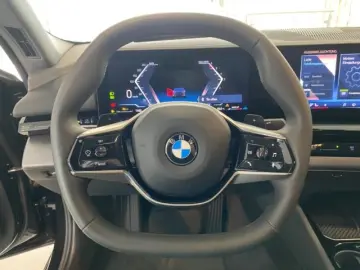 520 d xDrive StandHZG Sommer19'' ICONIC Sitzbelü