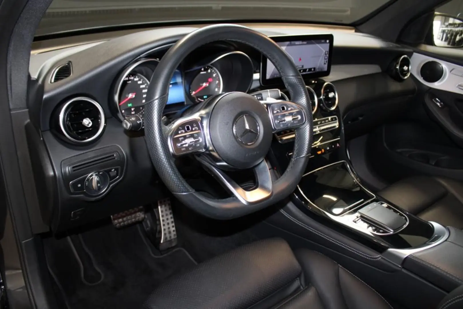 GLC 300 4M  AMG Line Ext. Night AHK Kam LED