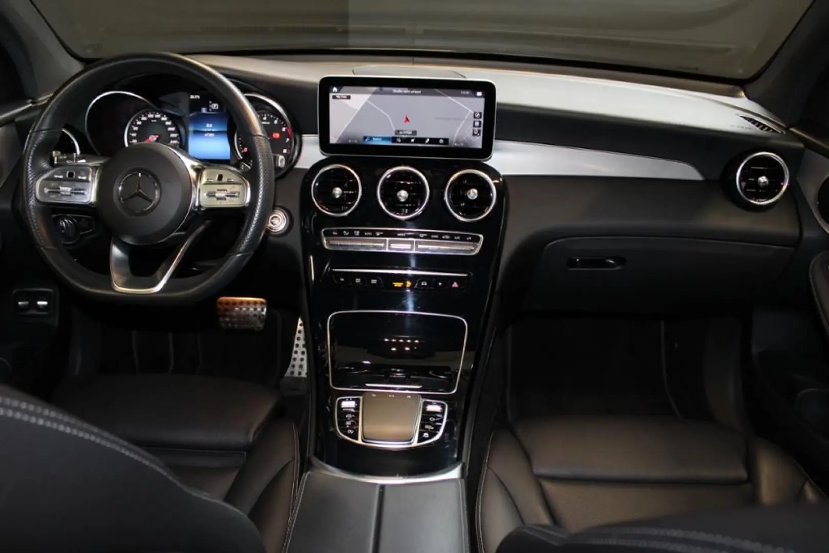 GLC 300 4M  AMG Line Ext. Night AHK Kam LED