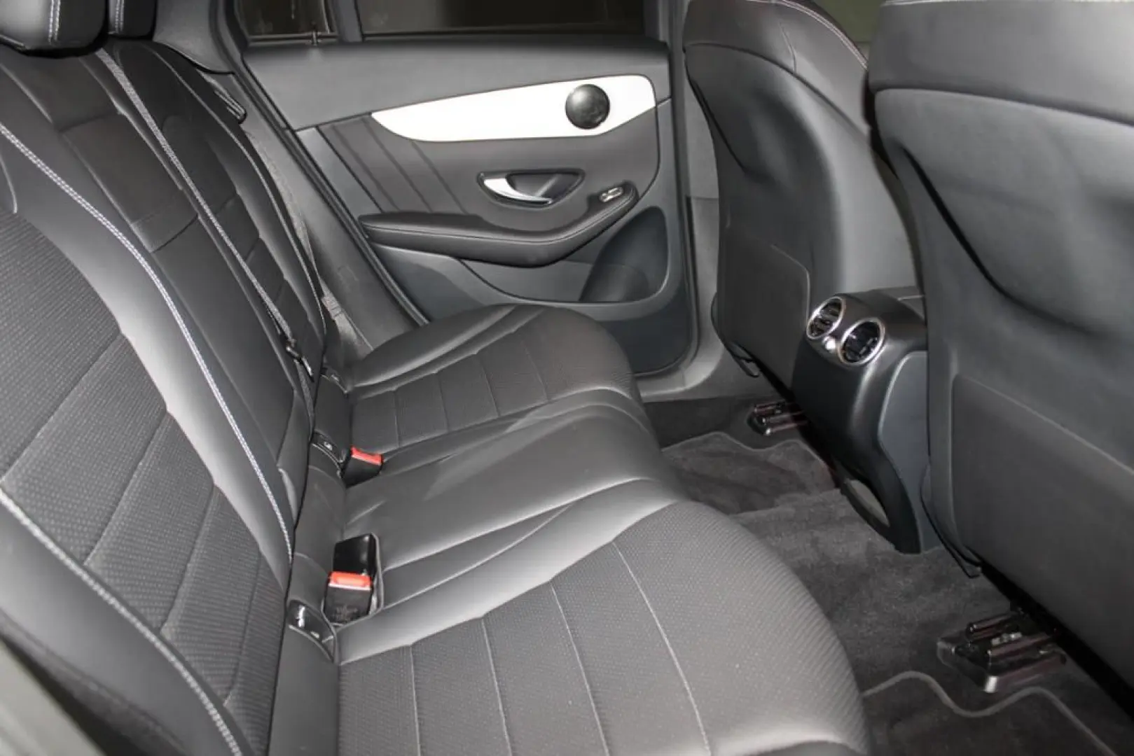 GLC 300 4M  AMG Line Ext. Night AHK Kam LED