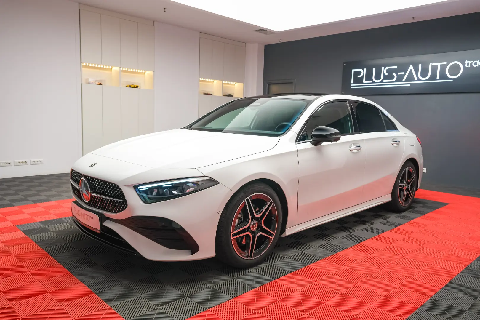 MERCEDES-BENZ A180 - AMG LINE