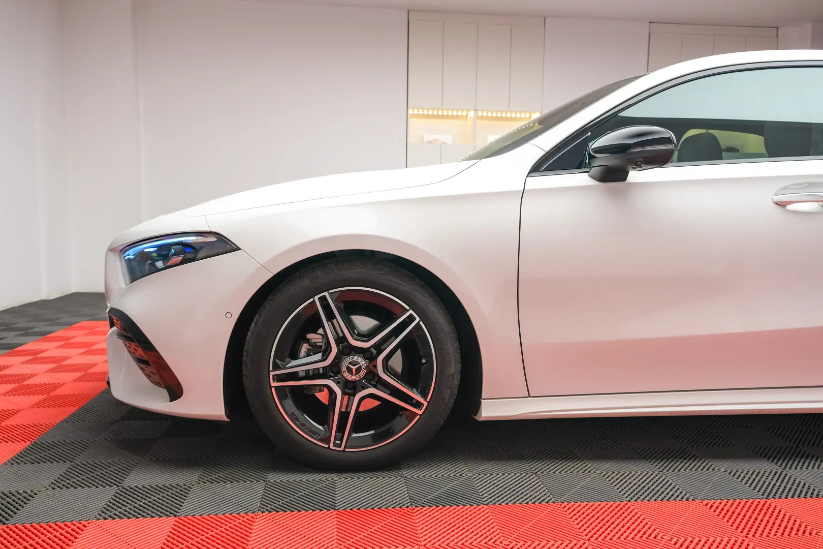 MERCEDES-BENZ A180 - AMG LINE