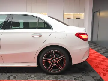 MERCEDES-BENZ A180 - AMG LINE
