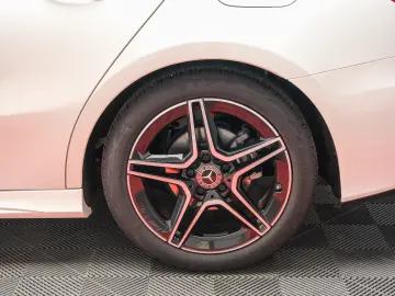 MERCEDES-BENZ A180 - AMG LINE