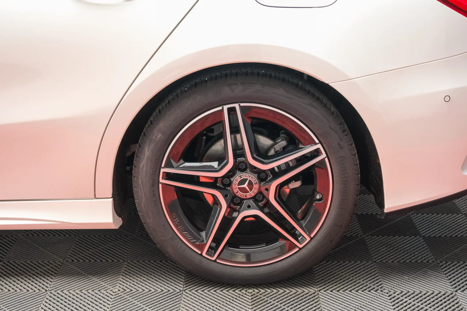 MERCEDES-BENZ A180 - AMG LINE