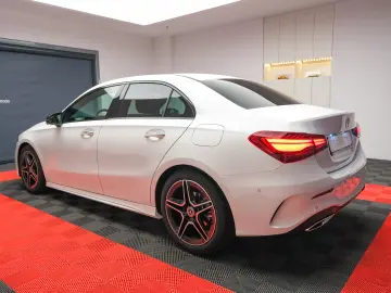 MERCEDES-BENZ A180 - AMG LINE