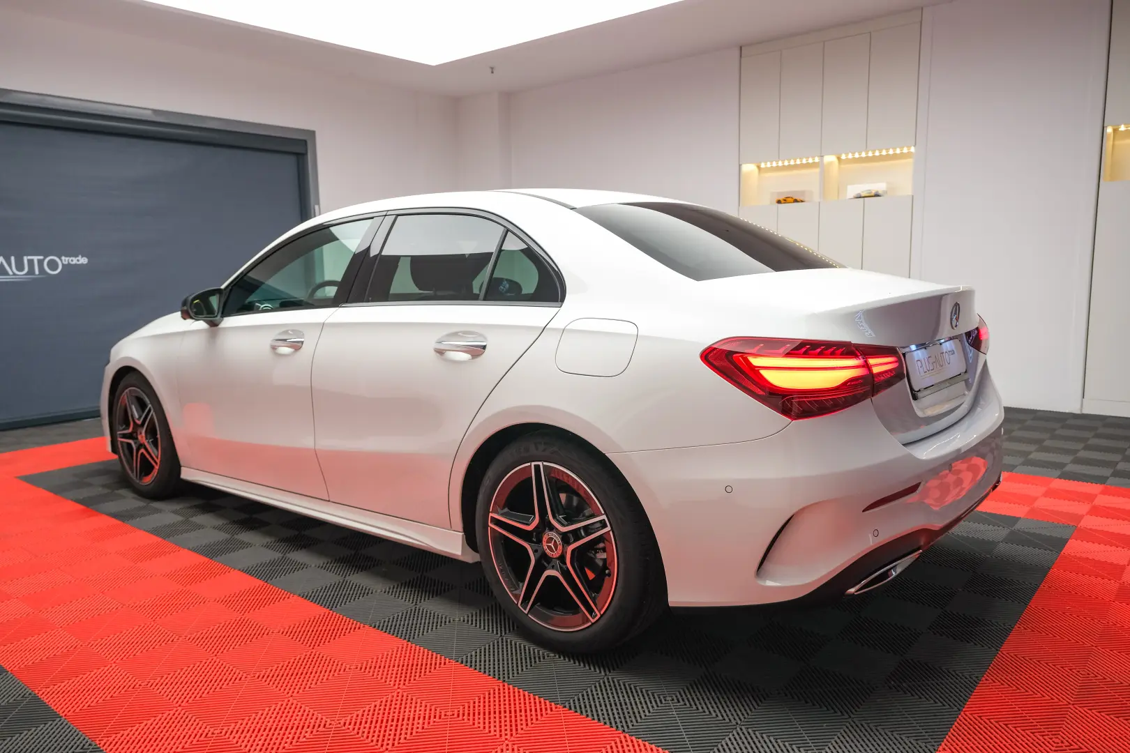 MERCEDES-BENZ A180 - AMG LINE
