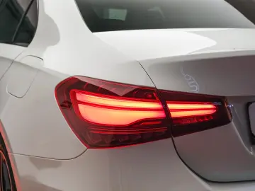 MERCEDES-BENZ A180 - AMG LINE