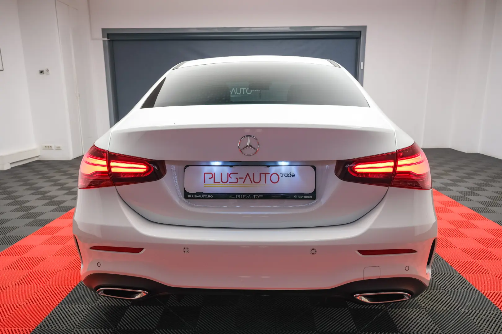 MERCEDES-BENZ A180 - AMG LINE
