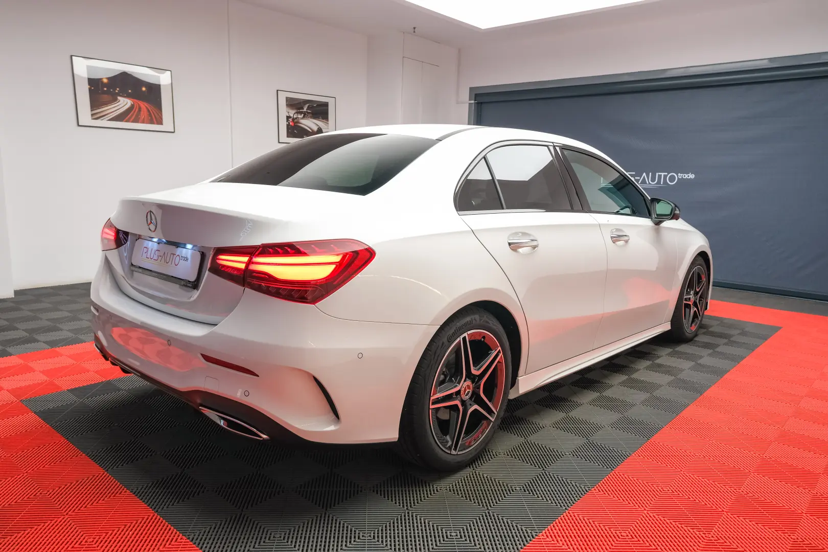 MERCEDES-BENZ A180 - AMG LINE