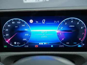MERCEDES-BENZ A180 - AMG LINE