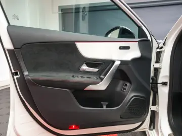 MERCEDES-BENZ A180 - AMG LINE
