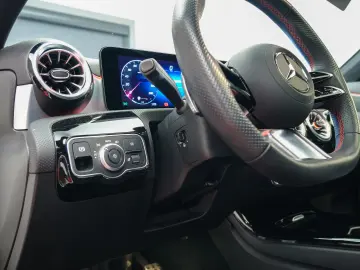 MERCEDES-BENZ A180 - AMG LINE