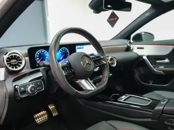 MERCEDES-BENZ A180 - AMG LINE