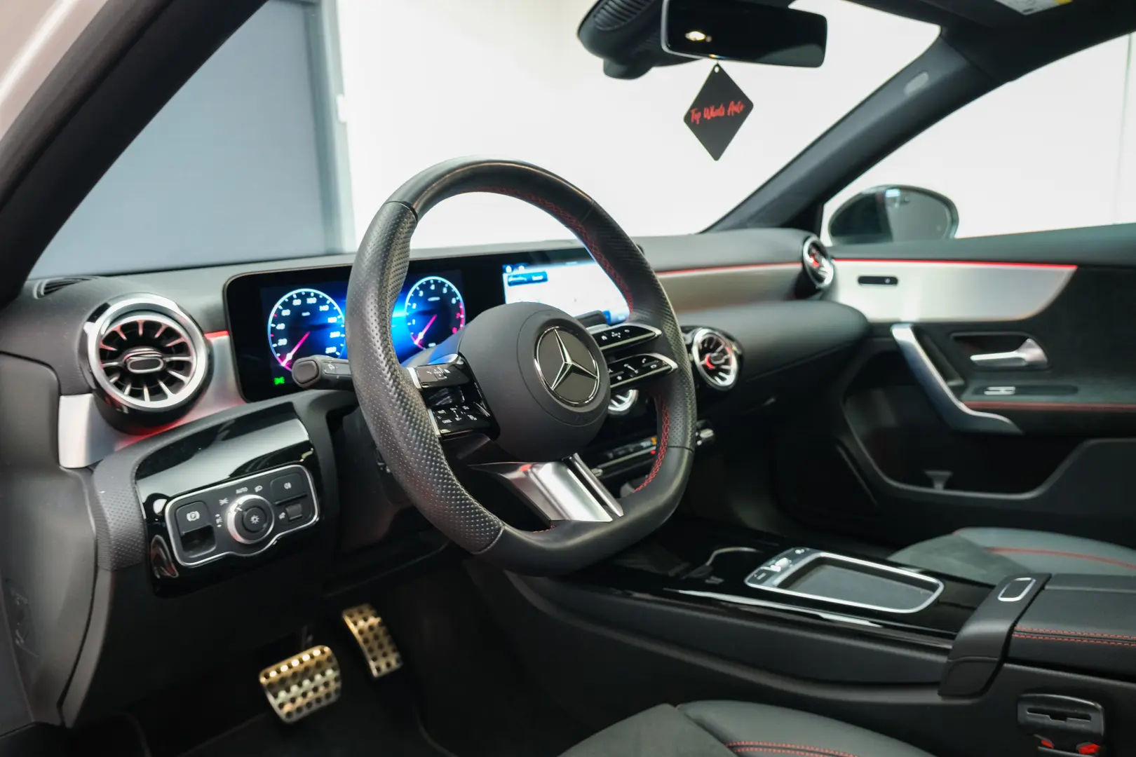 MERCEDES-BENZ A180 - AMG LINE
