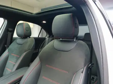 MERCEDES-BENZ A180 - AMG LINE