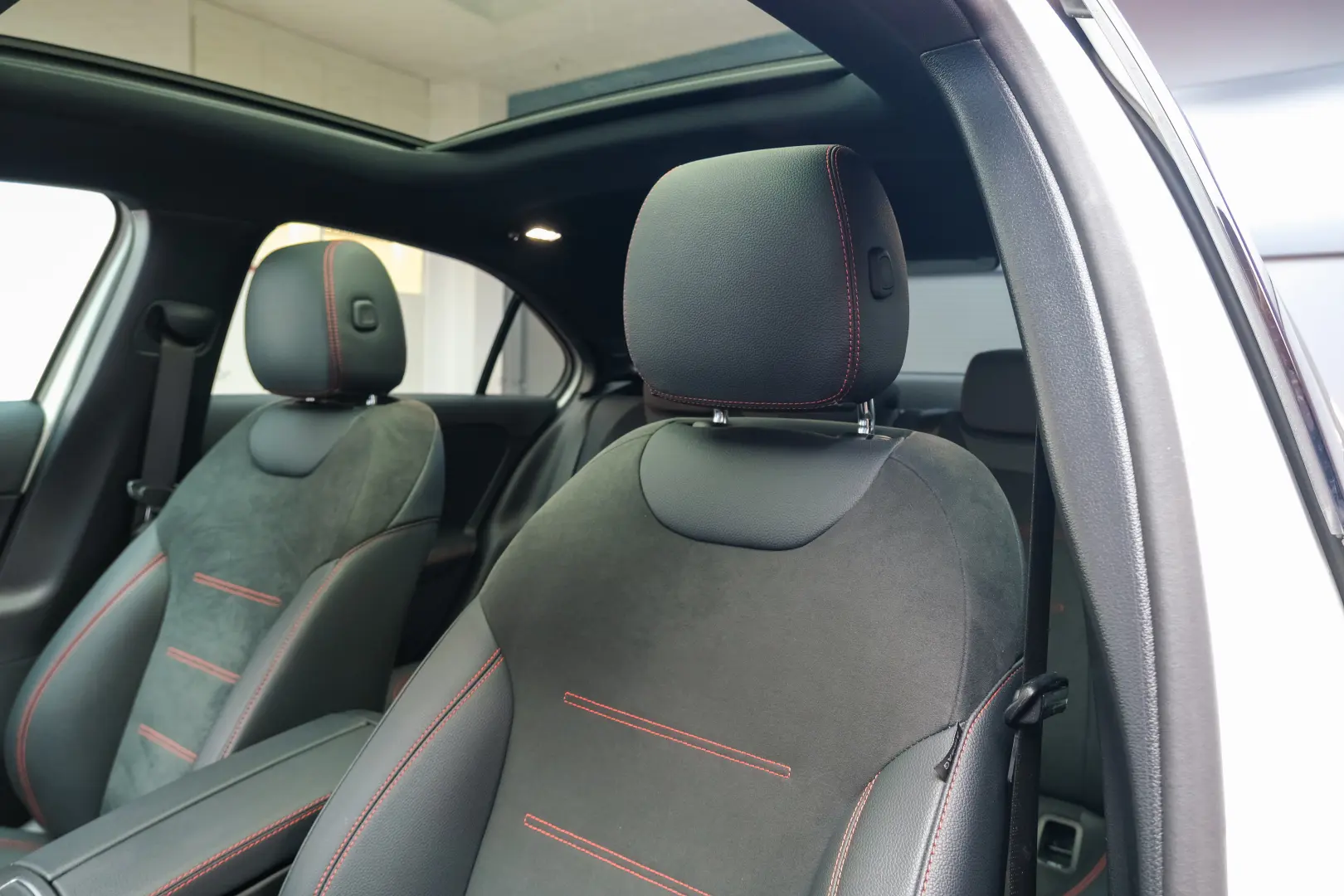 MERCEDES-BENZ A180 - AMG LINE