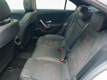 MERCEDES-BENZ A180 - AMG LINE