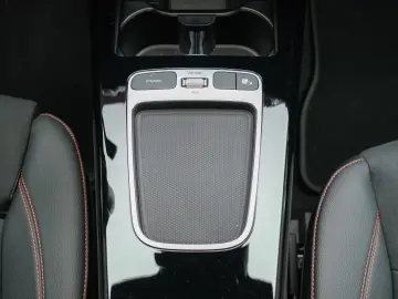 MERCEDES-BENZ A180 - AMG LINE