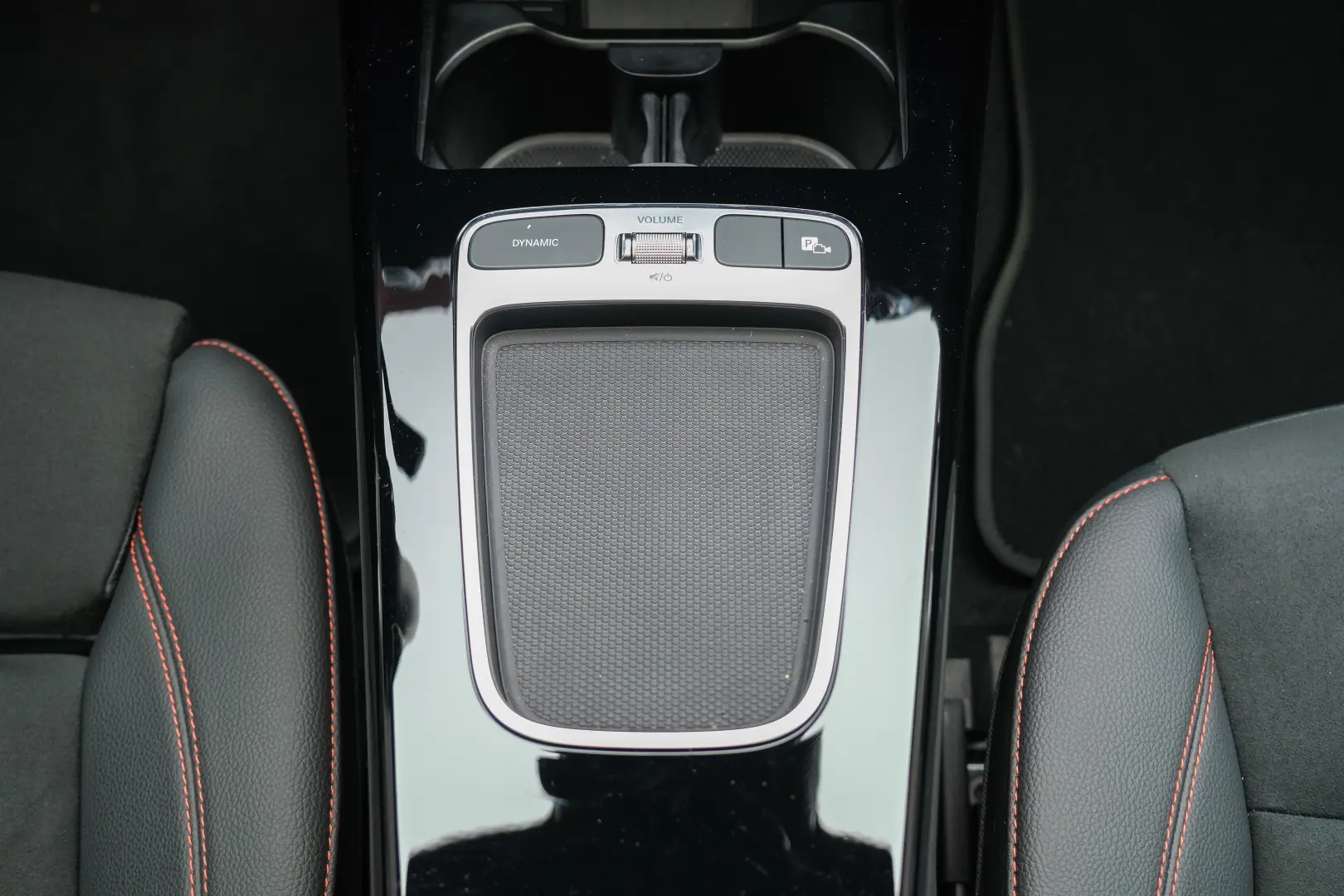 MERCEDES-BENZ A180 - AMG LINE