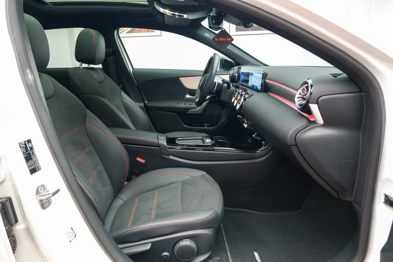 MERCEDES-BENZ A180 - AMG LINE