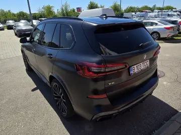 BMW X5 M50i