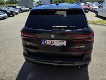 BMW X5 M50i