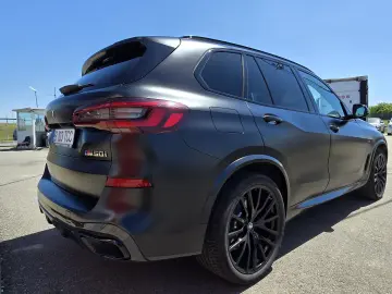 BMW X5 M50i