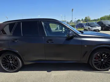 BMW X5 M50i