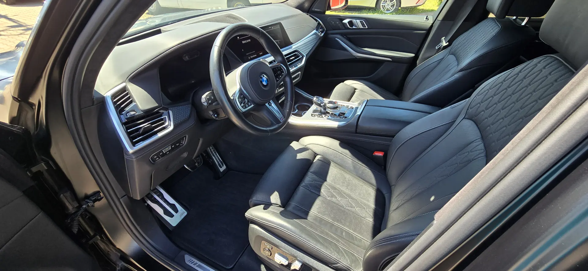BMW X5 M50i