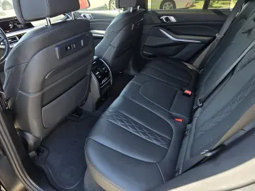 BMW X5 M50i