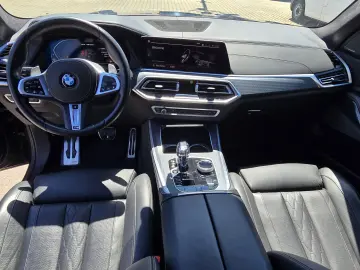 BMW X5 M50i