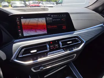 BMW X5 M50i