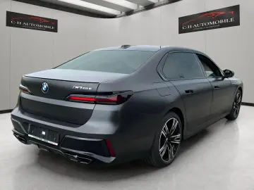 7 Lim M 760 e xDrive*Fond*Sky*B&W