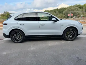 Cayenne E-Hybrid Platinum Edition+AHK+Pano+Alu21